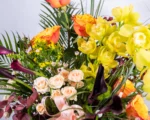 Cymbidium Orkide - Gala - Çardak Güller ve Okaliptus Dallarından Oluşan Aranjman - Görsel 3