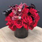 Siyah Silindir Kutulu Kırmızı Gül ve Cymbidium Orkideler Aranjman