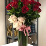Silindir Cam Vazoda Kırmızı Gül Aranjman