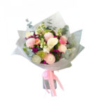 seçkin ithal çiçeklerden oluşan buket